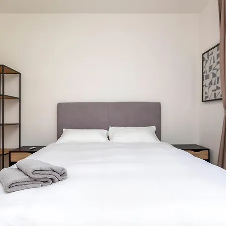 Kaya Zurich Apartment 4A - Downtown 2Br Apt With Balcony Exterior photo