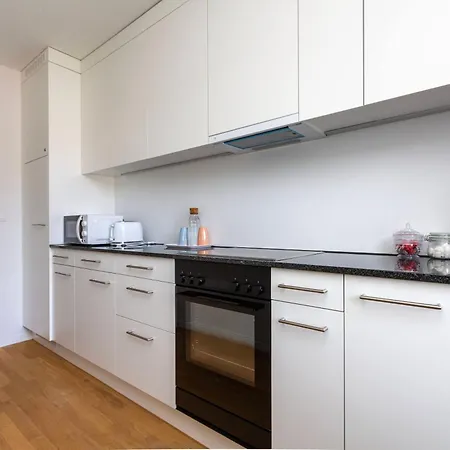 Kaya Zurich Apartment 4A - Downtown 2Br Apt With Balcony Exterior photo