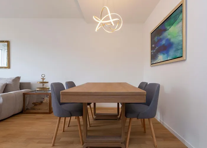 Kaya Zurich Apartment 4A - Downtown 2Br Apt With Balcony